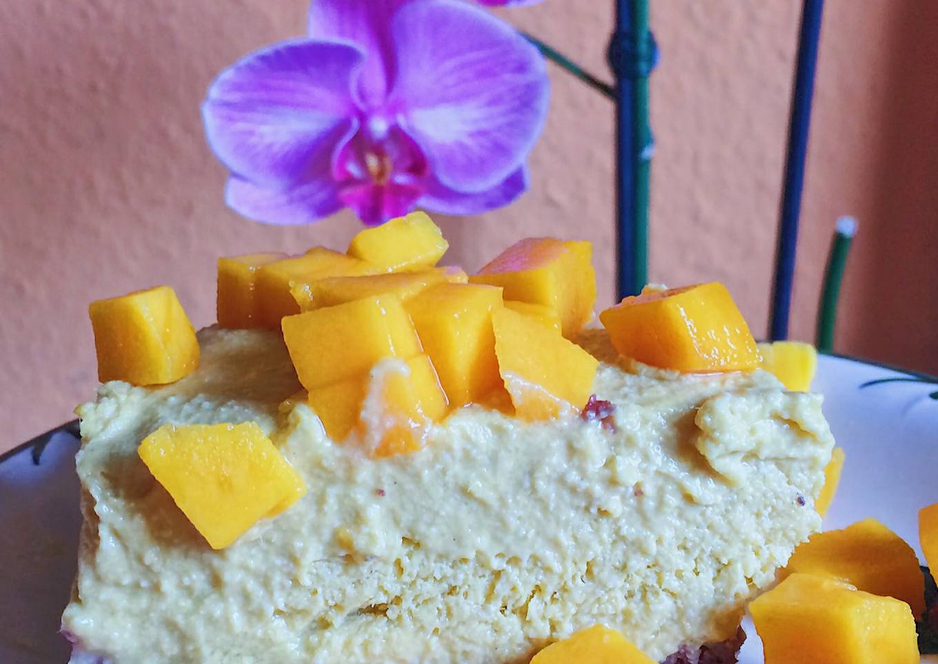 Date's kulfi cake with mango