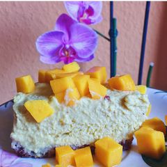 Date's kulfi cake with mango A picture of Date's kulfi cake with mango.