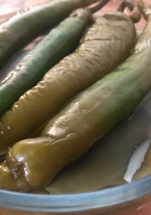 Une photo de Pickles de piments verts comme à Dubaï