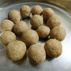 Sesame Seeds Ladoo/ Chimmili A picture of Sesame Seeds Ladoo/ Chimmili.