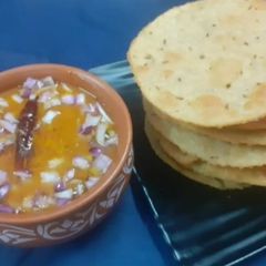 A picture of Dal Pakwan.