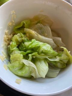 燙美生菜配蒜醬 的食譜成品照片