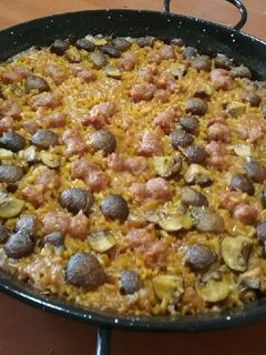 Una foto de Arroz de la yaya "con longanizas"