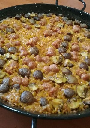 Una foto de Arroz de la yaya "con longanizas"