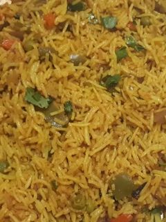 વેજ બિરયાની ઇન કુકર (Veg Biryani In Cooker Recipe In Gujarati) રેસીપી મુખ્ય ફોટો