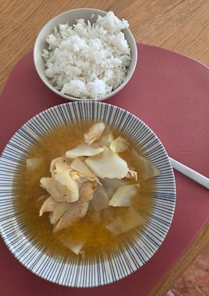 Foto principal de Sopa de Pescado con Merluza, Repollo y Miso