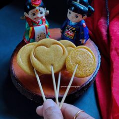 A picture of Dalgona Candy.