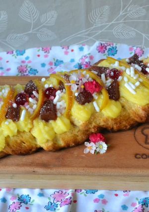 Una foto de Trenza de naranja con membrillo y crema pastelera de chocolate blanco🧉
