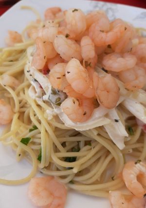 Una foto de Tallarines con Pesto Pobre (invento personal) y salsa Margarita