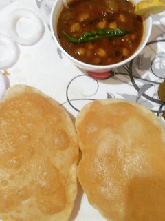 छोले भटूरे (Chole bhature recipe in hindi) रेसिपी मुख्य फोटो