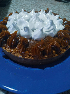 Una foto de Torta brownie con dulce de leche y merengue suizo😱