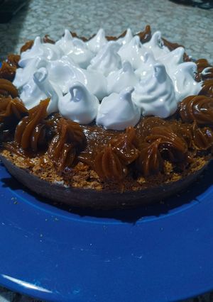 Una foto de Torta brownie con dulce de leche y merengue suizo😱