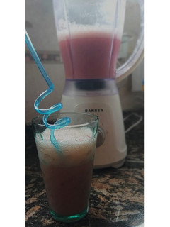 Una foto de Licuado de banana y frutilla
