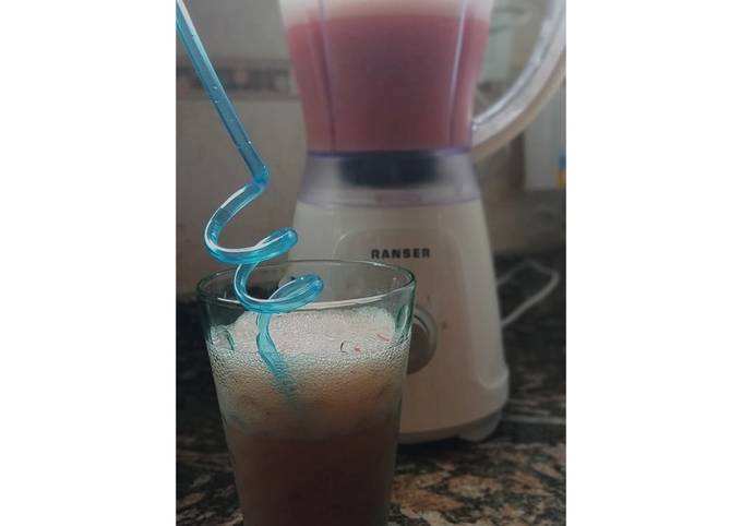 Licuado De Banana Y Frutilla Receta De Cαmılα Anαhı́ Pαez Cookpad