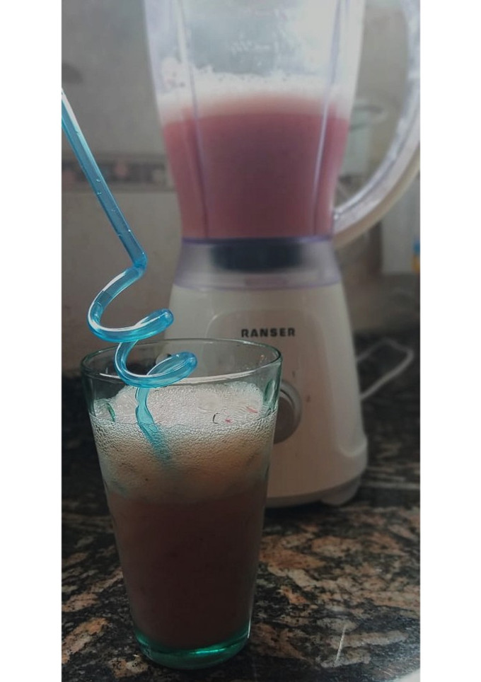 Una foto de Licuado de banana y frutilla