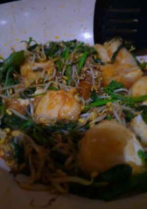 Foto resep Tumis tofu taoge bayam bumbu kuning vegetarian