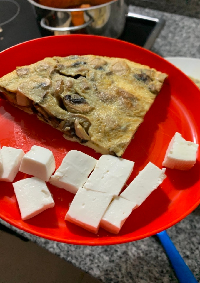 Una foto de Tortilla de champiñones para cena