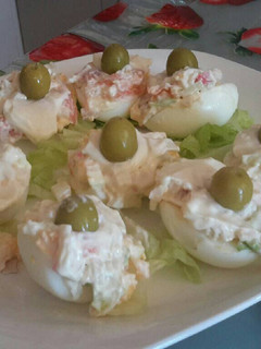 Una foto de Huevos rellenos de Salmón