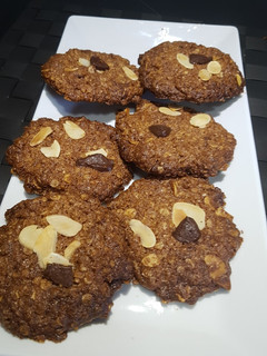 Una foto de Cookies de almendras y chocolate