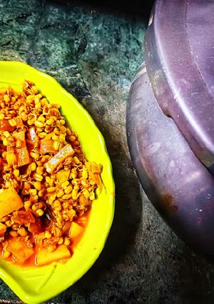 मोड आलेल्या मुगाची झडपट सुक्की भाजी (Sprouted Mugachi Sukki Bhaji Recipe In Marathi) रेसिपी चे मुख्य फोटो 