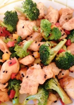 Una foto de Pollo con Brócoli a la Mantequilla