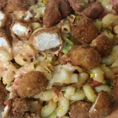 A picture of Spicy macaroni with chicken bites.