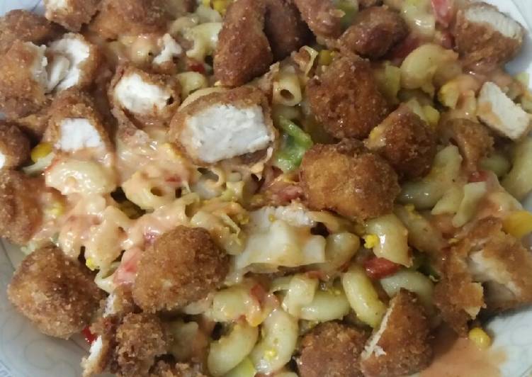 Spicy macaroni with chicken bites
