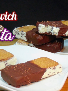 Una foto de Maxibon casero, sándwich helado de nata con chocolate