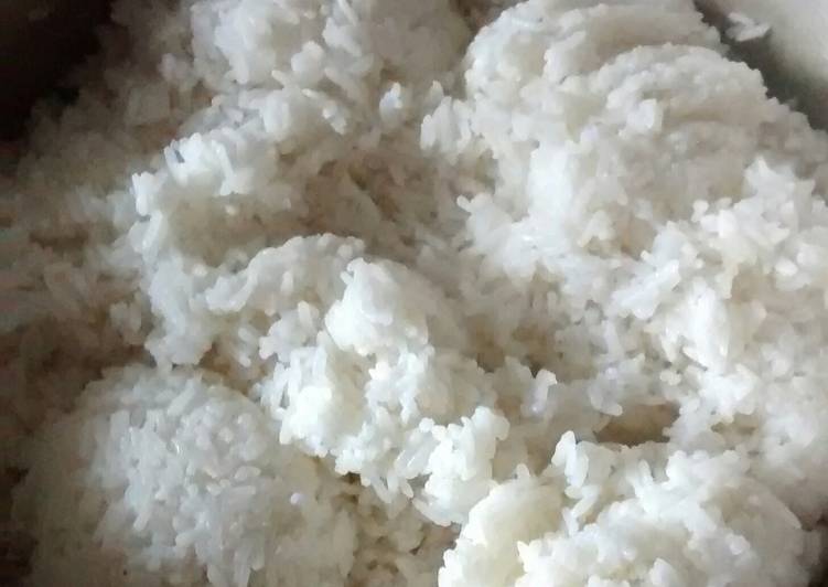 Nasi putih aroma daun pandan