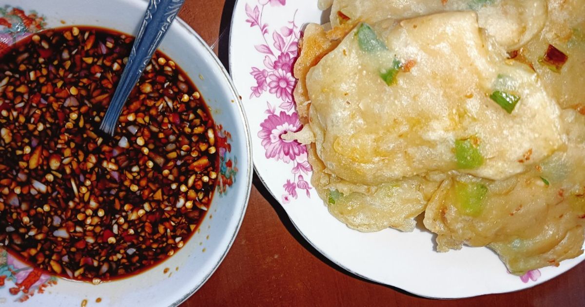 Tempe mendoan dan saus kecapnya