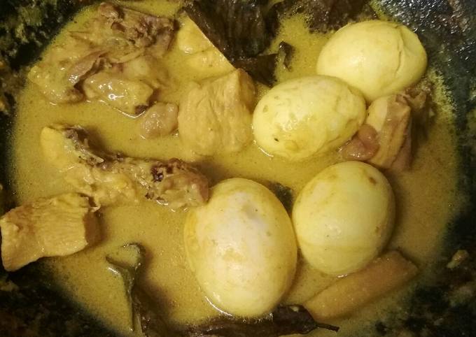 Opor Ayam Telur Sederhana