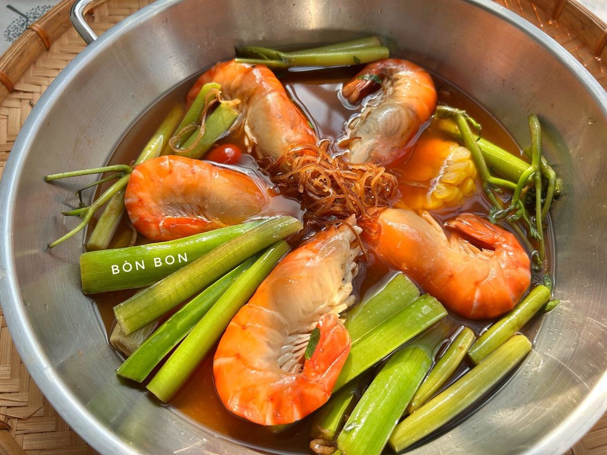 Lẩu Tôm Càng Xanh Chua Cay