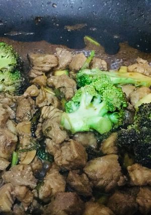 Una foto de Carne con brócoli en salsa de soya