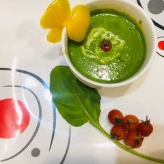 A picture of Spinach soup.
