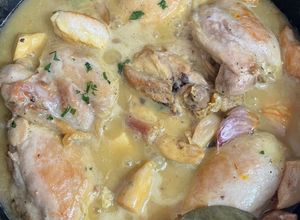 Una foto de Pollo al ajillo (contramuslos y pechuga)