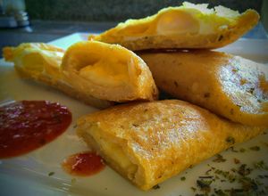 Una foto de Empanadas Costeñas repletas de queso!