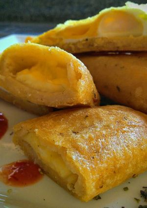 Una foto de Empanadas Costeñas repletas de queso!