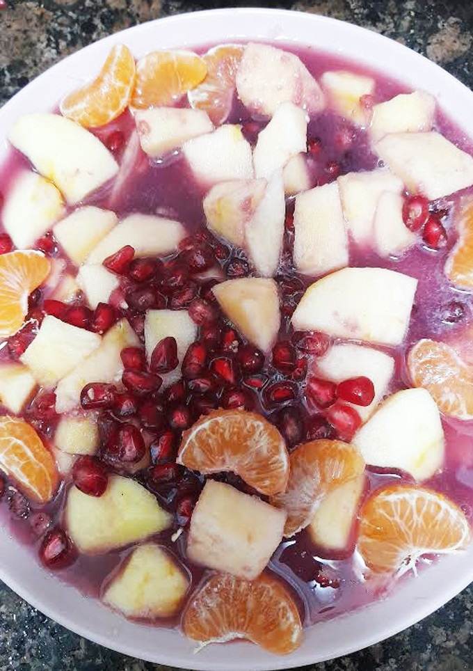 Una foto de Macedonia con licuado de zumo de granada