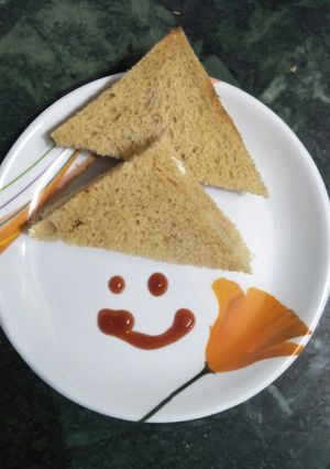 A picture of Bread sandwich.