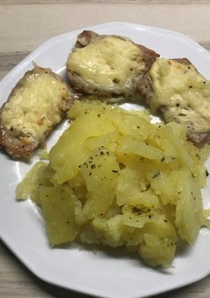 Sütőben sült sajtos-fűszeres sertéskaraj recept fotója