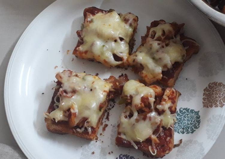 Simple Way to Prepare Ultimate Chicken bread pizza