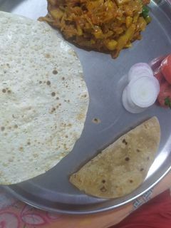 કોબી કેપ્સીકમ બટાકા નું શાક (Kobi Capsicum Bataka Shak Recipe In Gujarati) રેસીપી મુખ્ય ફોટો