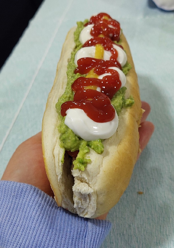 Una foto de Completo Italiano Express! Fácil y Rápido (hot dog chileno)
