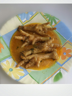 Una foto de Patas de pollo en salsa 🐓