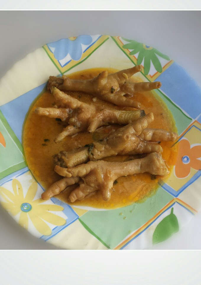 Una foto de Patas de pollo en salsa 🐓