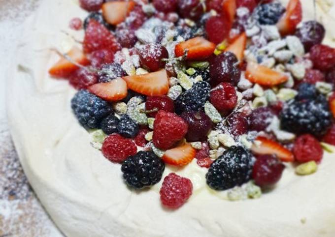 Pavlova with summer fruit