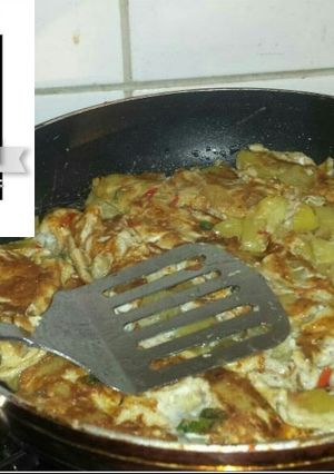 A picture of Egg and potato pizza.