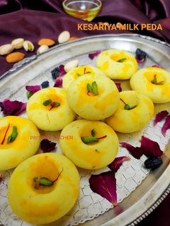 केसरिया मिल्क पेड़ा(Kesariya milk peda recipe in Hindi) रेसिपी मुख्य फोटो