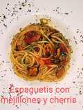 Espaguetis con mejillones y tomates cherry