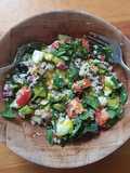 Ensalada de arroz integral con sabor mediterráneo